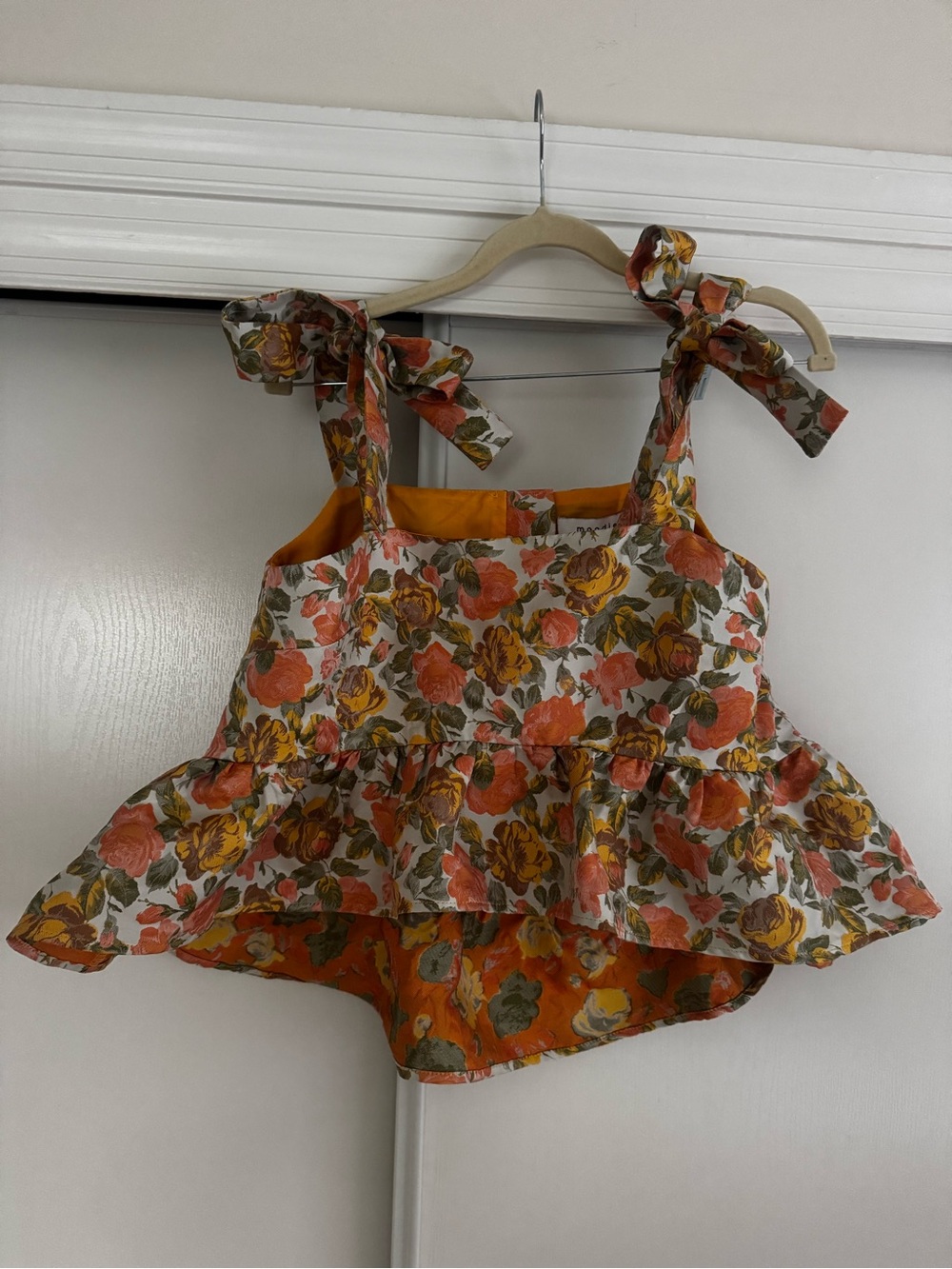moodie Women’s Orange Floral Ruffle Tie-Shoulder Cropped Top